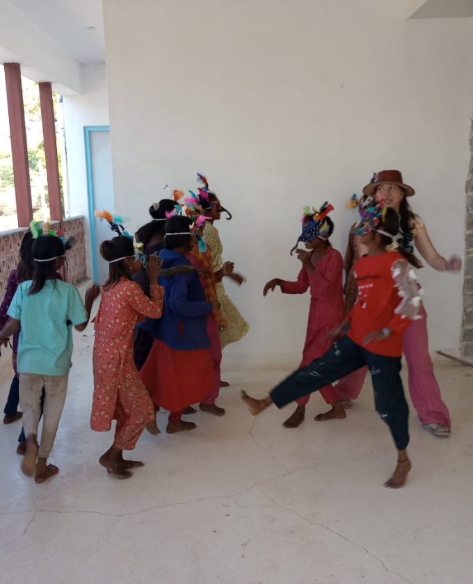 maevecollins-gurellagirls4